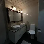 Arctic Corner With Jacuzzi דירה